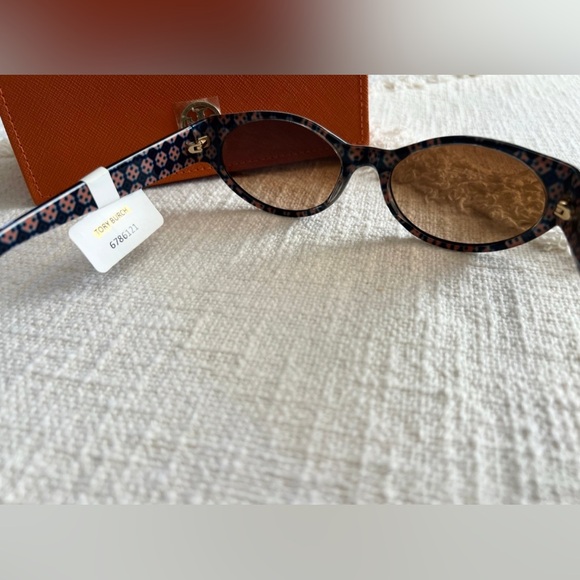Tory Burch Tortoise Shell Sunglasses main image 7